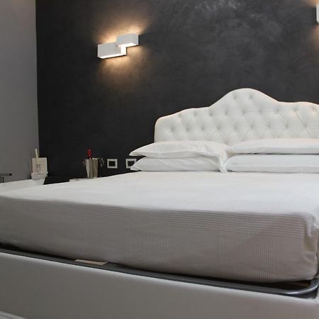 Jacuzzi Apartament By Parmacentro B&B Bagian luar foto