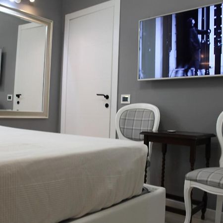 Jacuzzi Apartament By Parmacentro B&B Bagian luar foto
