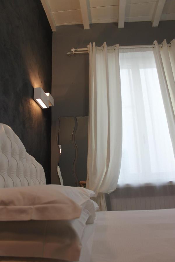 Jacuzzi Apartament By Parmacentro B&B Bagian luar foto