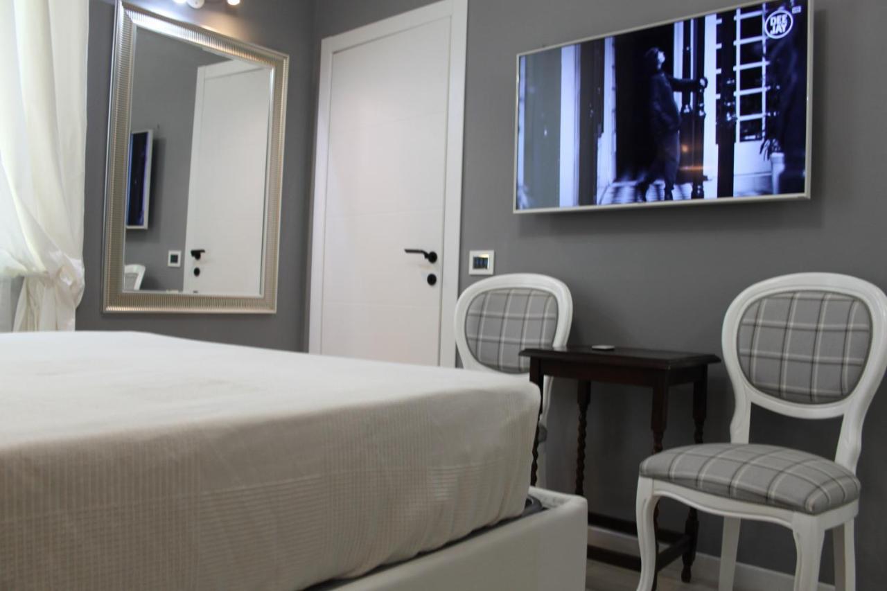Jacuzzi Apartament By Parmacentro B&B Bagian luar foto