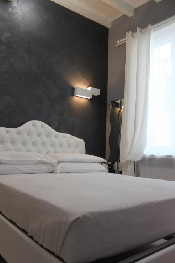 Jacuzzi Apartament By Parmacentro B&B Bagian luar foto
