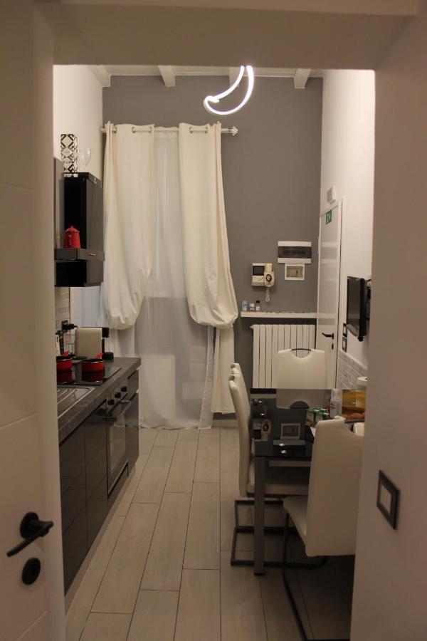 Jacuzzi Apartament By Parmacentro B&B Bagian luar foto