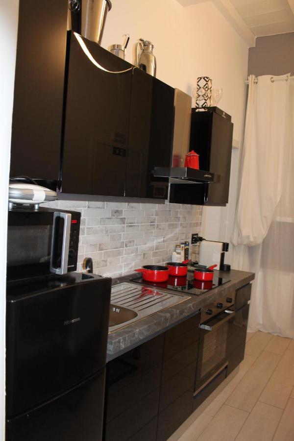 Jacuzzi Apartament By Parmacentro B&B Bagian luar foto