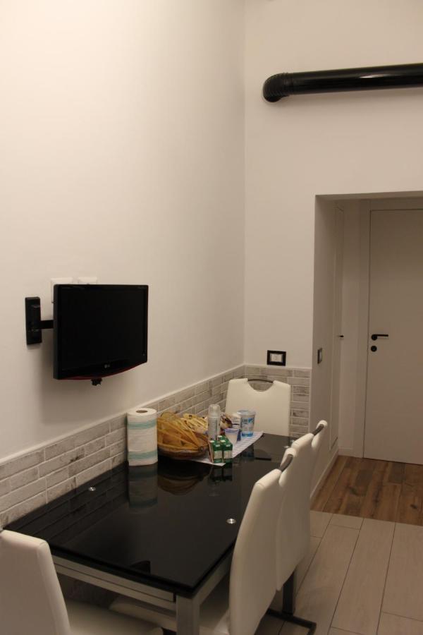 Jacuzzi Apartament By Parmacentro B&B Bagian luar foto