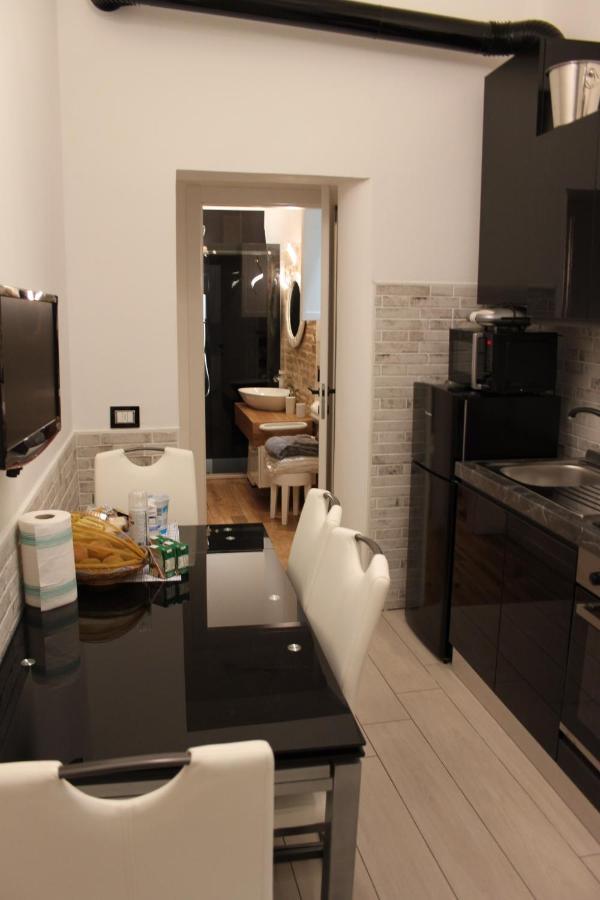 Jacuzzi Apartament By Parmacentro B&B Bagian luar foto