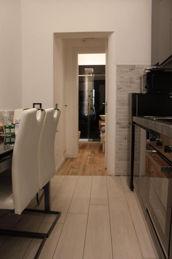 Jacuzzi Apartament By Parmacentro B&B Bagian luar foto