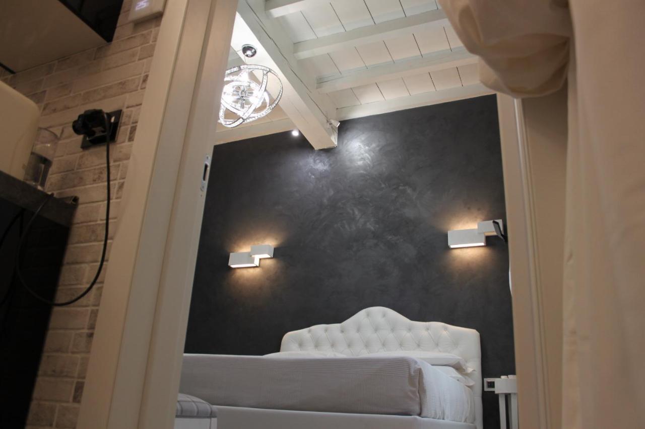 Jacuzzi Apartament By Parmacentro B&B Bagian luar foto
