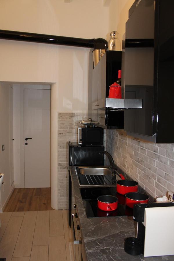 Jacuzzi Apartament By Parmacentro B&B Bagian luar foto